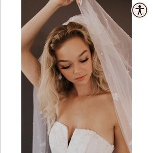 Untamed petals Astrid veil: Cathedral Length